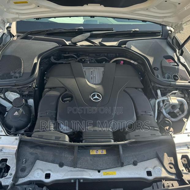 White Mercedes-Benz E400 2017 - Elegant Performance Sedan