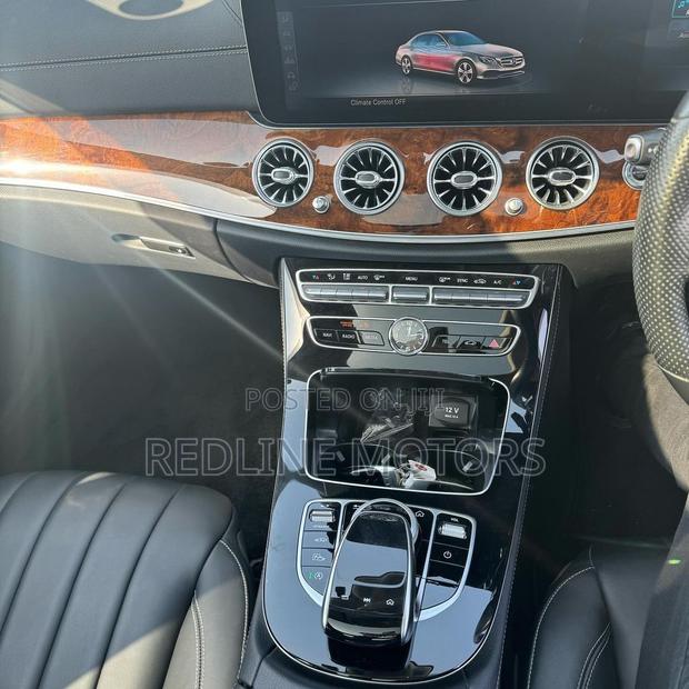 White Mercedes-Benz E400 2017 - Elegant Performance Sedan