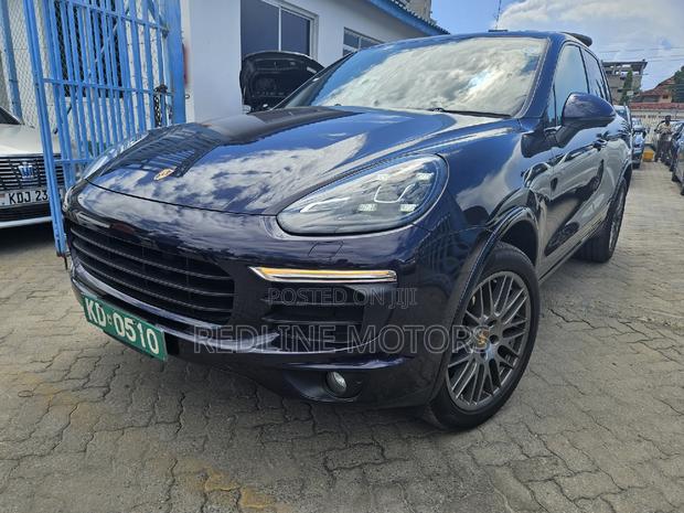 Luxury 2017 Porsche Cayenne Platinum Edition AWD - Black Edition, All-Wheel Drive