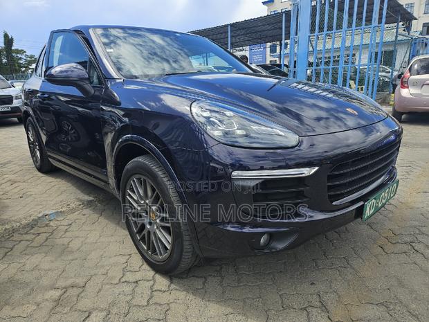 Luxury 2017 Porsche Cayenne Platinum Edition AWD - Black Edition, All-Wheel Drive