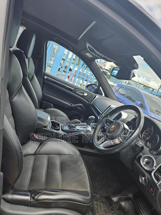 Luxury 2017 Porsche Cayenne Platinum Edition AWD - Black Edition, All-Wheel Drive