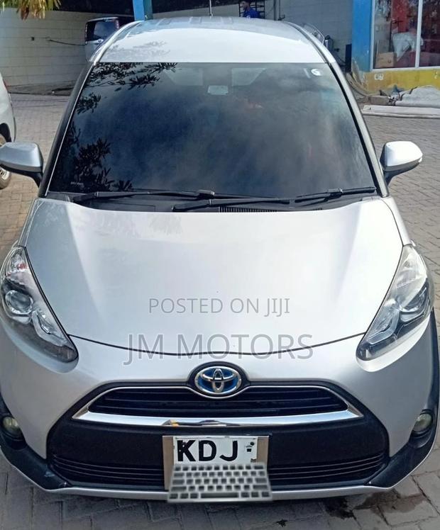 Toyota Sienta 2017 Silver