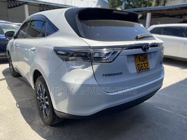 2.0 Toyota Harrier 2015 White - Used Luxury SUV for Sale