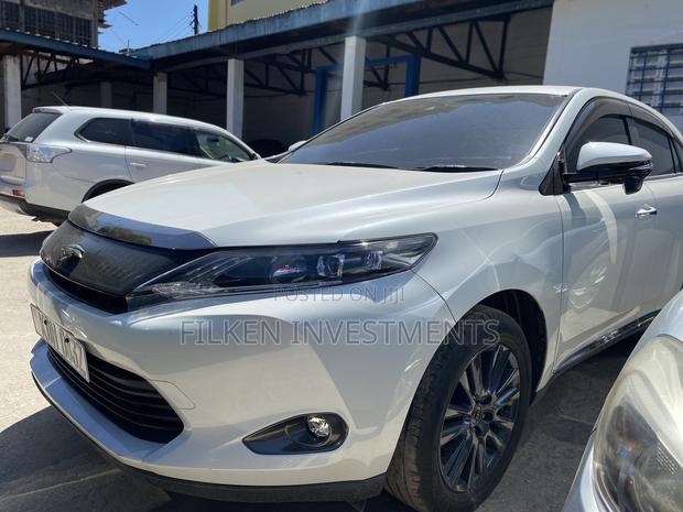 2.0 Toyota Harrier 2015 White - Used Luxury SUV for Sale