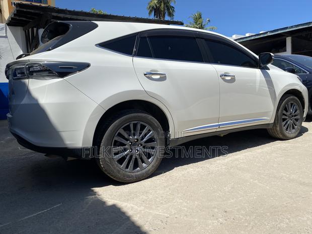 2.0 Toyota Harrier 2015 White - Used Luxury SUV for Sale