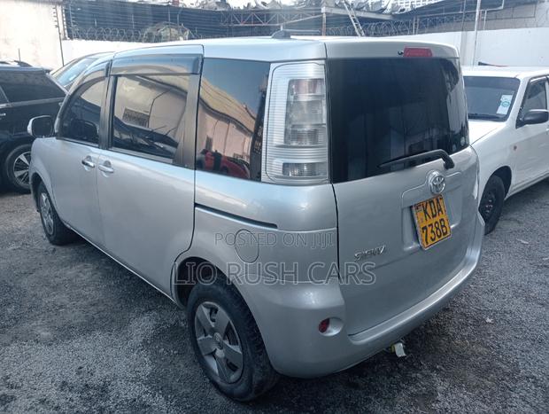 2014 Silver Sienta Toyota - Compact Minivan for Your Needs
