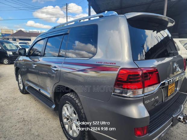 Pre-owned 2016 Toyota Land Cruiser 4.5 V8 TD - Gray