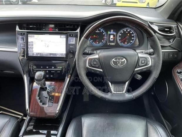 2017 Toyota Harrier Pearl - Sophisticated SUV
