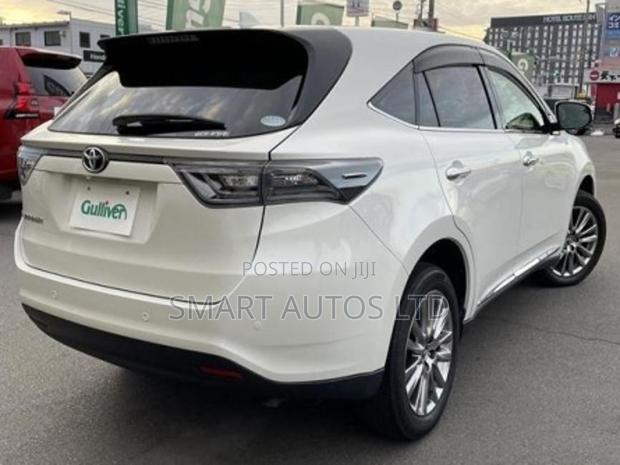2017 Toyota Harrier Pearl - Sophisticated SUV