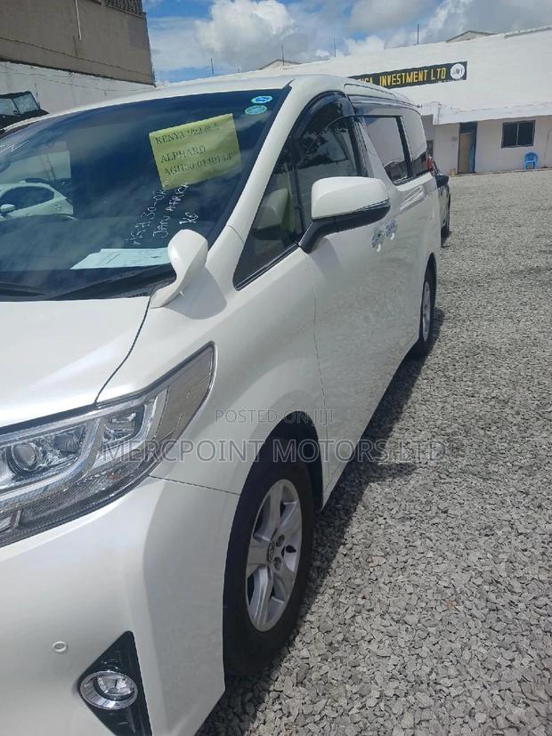 White Toyota Alphard 2017 - Luxury at its Best