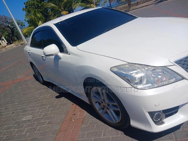 2012 Toyota Crown Off White for Sale - 2 Different Variants
