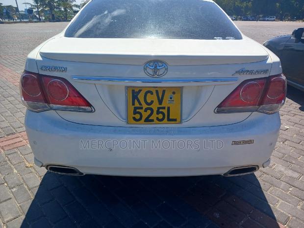 2012 Toyota Crown Off White for Sale - 2 Different Variants