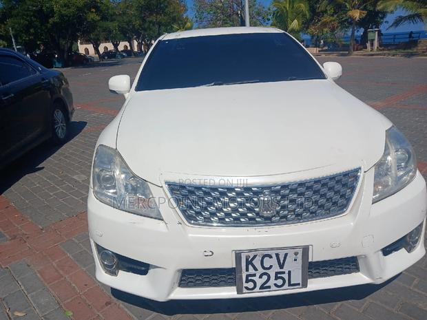 2012 Toyota Crown Off White for Sale - 2 Different Variants