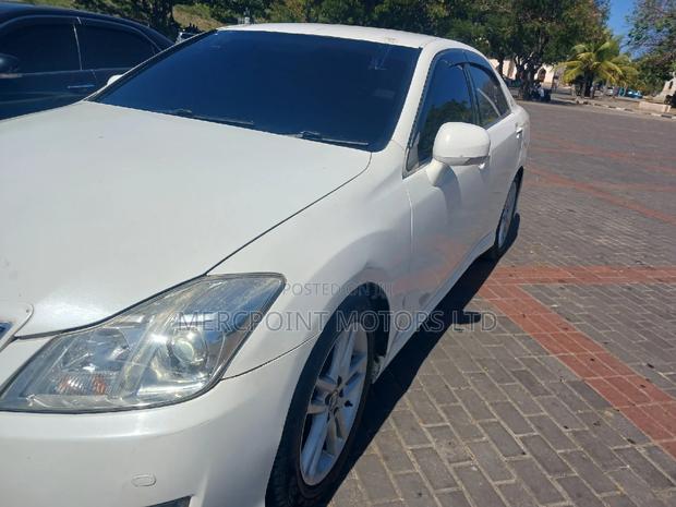 2012 Toyota Crown Off White for Sale - 2 Different Variants