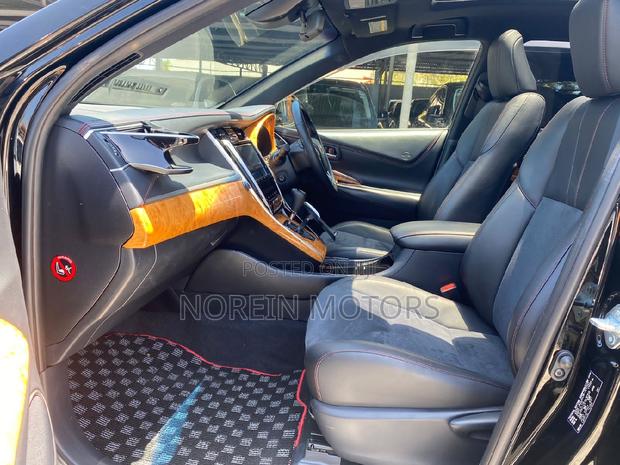 2018 Toyota Harrier in Black: Premium SUV for Your Drive