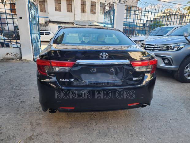 2017 Toyota Mark X Black Edition: Elegant and Sporty