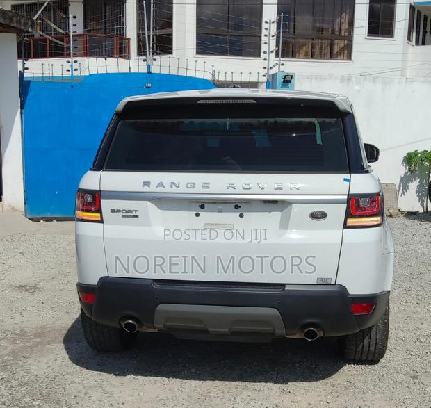 White 2017 Land Rover Discovery Sport (New)