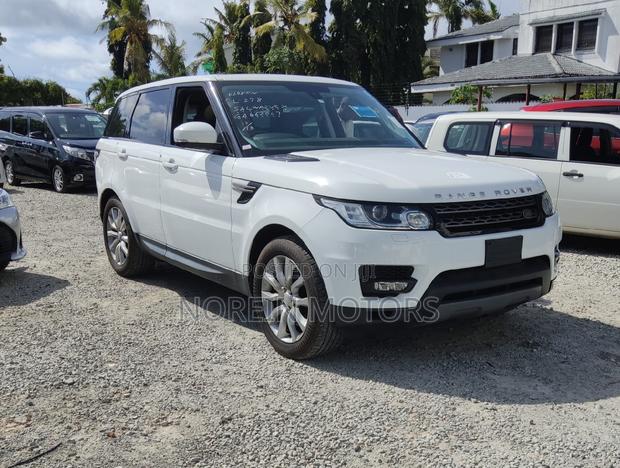 White 2017 Land Rover Discovery Sport (New)