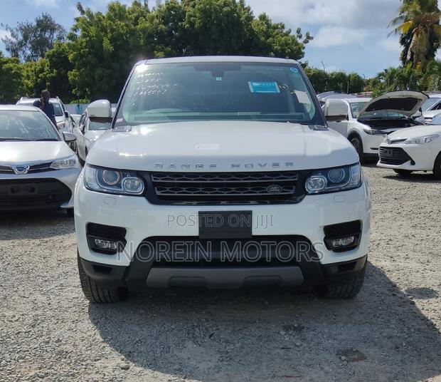 White 2017 Land Rover Discovery Sport (New)