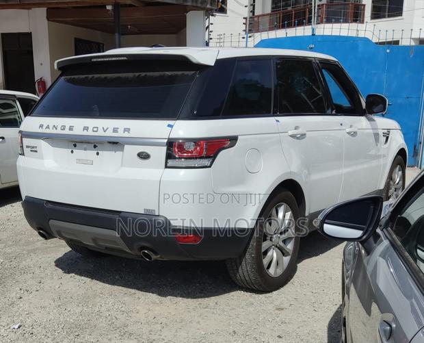 White 2017 Land Rover Discovery Sport (New)