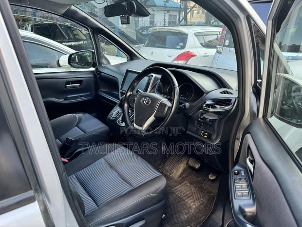 2017 Toyota Noah 2.0 FWD 8-Seater Silver - Pre-owned