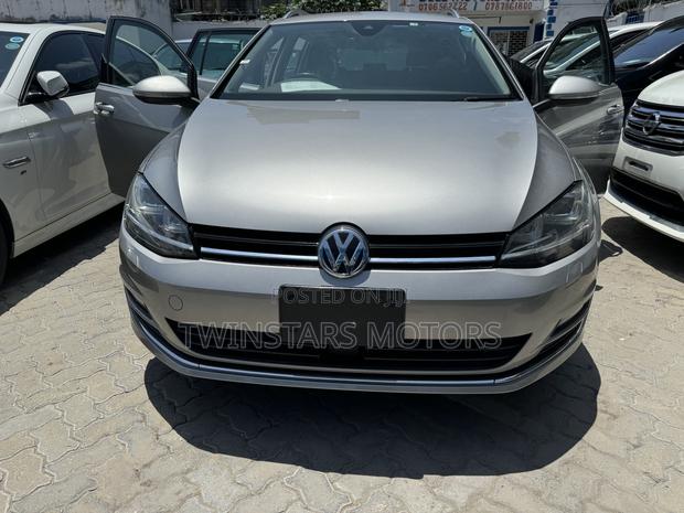 Volkswagen Golf 2017 - Gold Edition: Power & Comfort