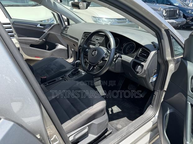 Volkswagen Golf 2017 - Gold Edition: Power & Comfort