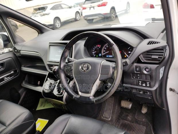 Silver 2017 Toyota Esquire Hybrid: Spacious 7-Seater