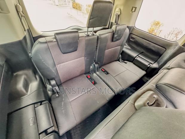 8-Seater White Toyota Esquire 2.0 FWD 2017: Comfortable Ride
