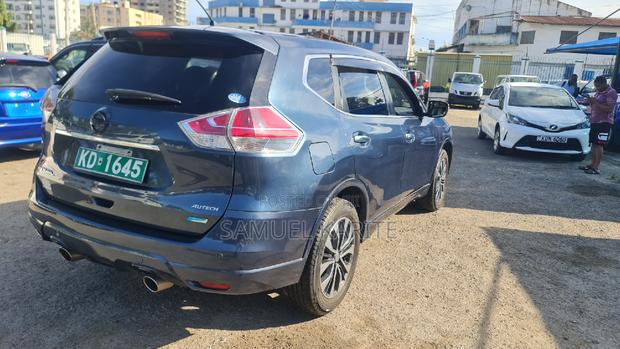 Used 2017 Nissan X-Trail SUV - Gray Color
