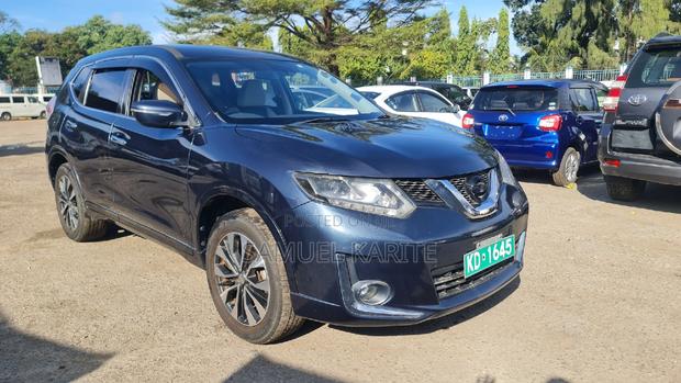 Used 2017 Nissan X-Trail SUV - Gray Color