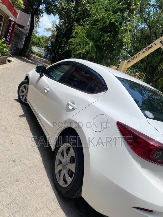 2017 Mazda Axela White Hatchback