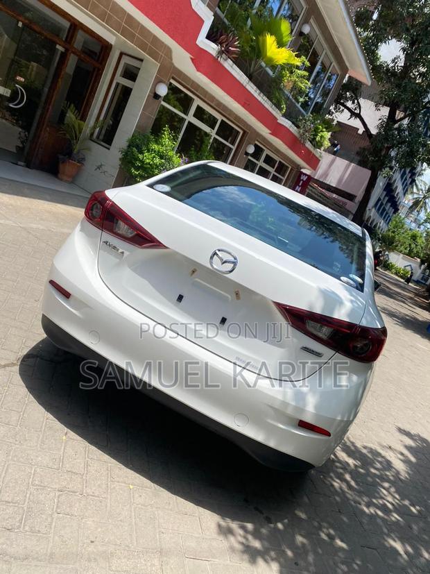 2017 Mazda Axela White Hatchback