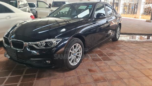 2017 BMW 320i Black: Luxury Performance Sedan