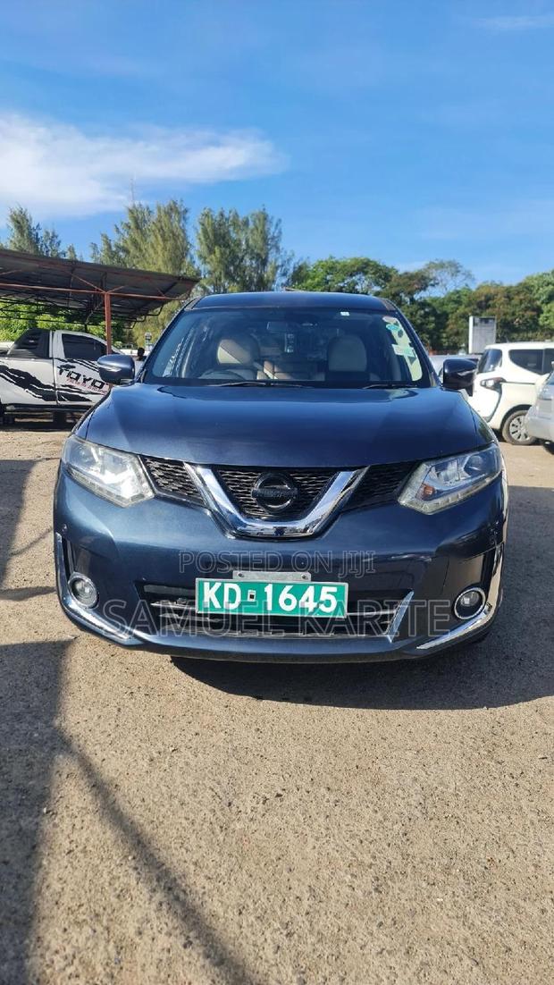 Used 2017 Nissan X-Trail SUV - Gray Color