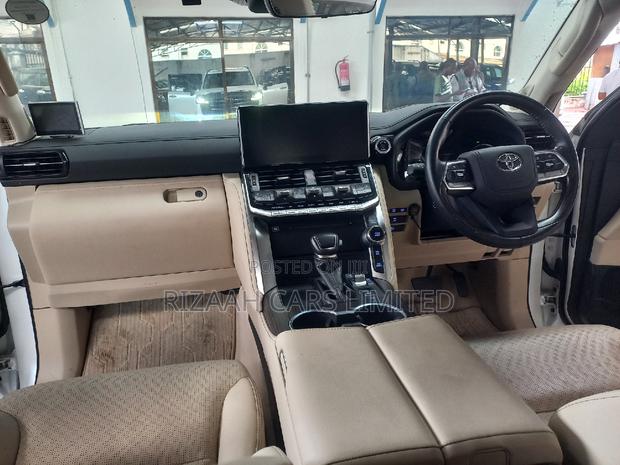 Toyota Land Cruiser 3.3 Diesel 4WD 2022 White