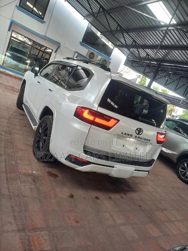 Toyota Land Cruiser 3.3 Diesel 4WD 2022 White