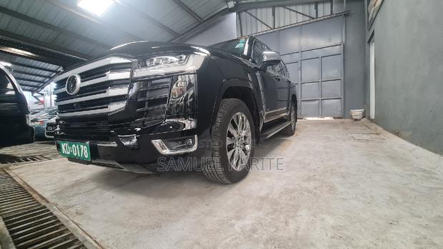 2023 Land Cruiser in Black: The Perfect Blend of Luxury and Capability