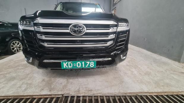 2023 Land Cruiser in Black: The Perfect Blend of Luxury and Capability