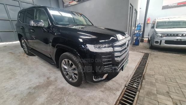 2023 Land Cruiser in Black: The Perfect Blend of Luxury and Capability
