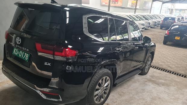 2023 Land Cruiser in Black: The Perfect Blend of Luxury and Capability