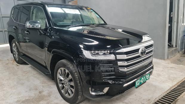 2023 Land Cruiser in Black: The Perfect Blend of Luxury and Capability