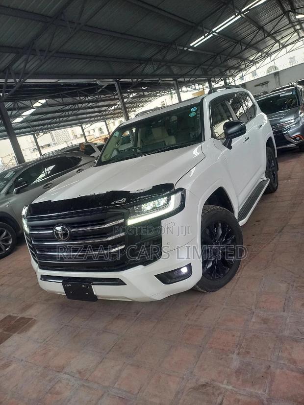 Toyota Land Cruiser 3.3 Diesel 4WD 2022 White