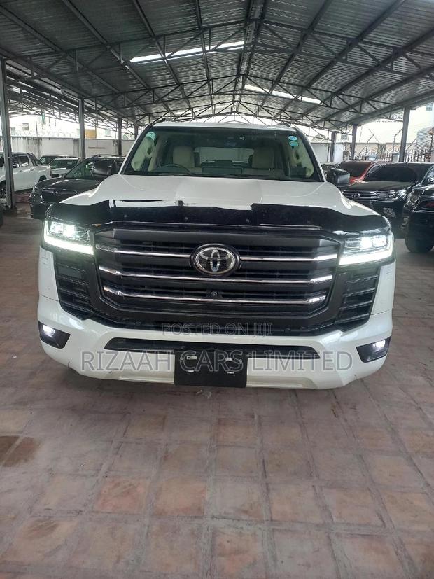 Toyota Land Cruiser 3.3 Diesel 4WD 2022 White