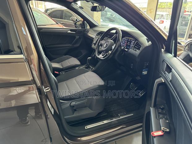2018 Brown Volkswagen Tiguan: Spacious and Luxurious SUV