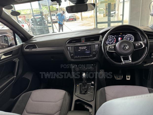 2018 Brown Volkswagen Tiguan: Spacious and Luxurious SUV