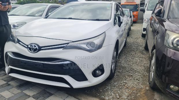 2017 Toyota Avensis in White: Elegance & Performance