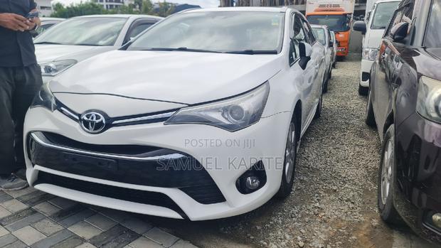 2017 Toyota Avensis in White: Elegance & Performance