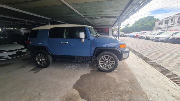 2016 Toyota FJ Cruiser Blue - Unleash Your Off-Road Potential