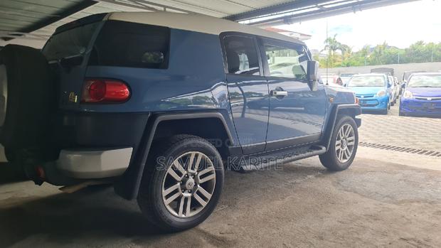 2016 Toyota FJ Cruiser Blue - Unleash Your Off-Road Potential